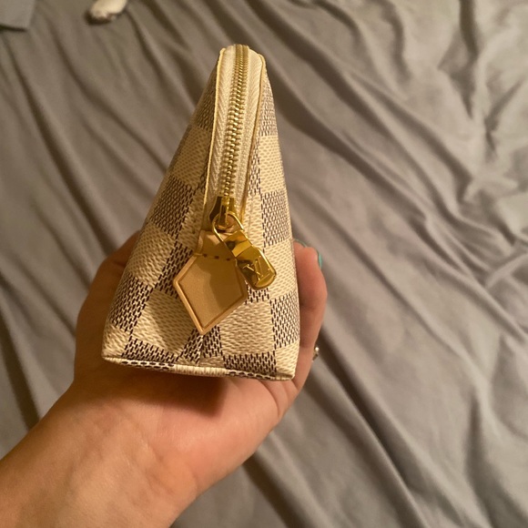 Louis Vuitton Damier Azur Cosmetic Pouch - Picture 4 of 7